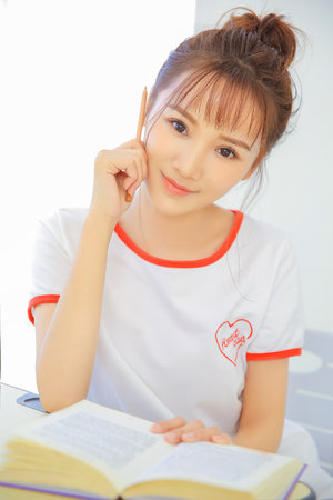 美女游泳裸体的视频